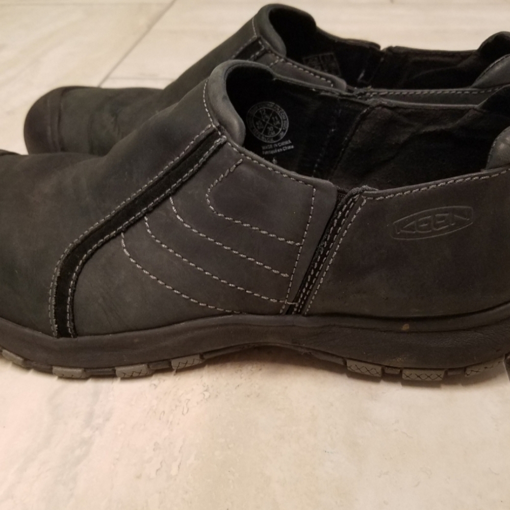 Men's size 12 KEEN black Leather slip on mules
